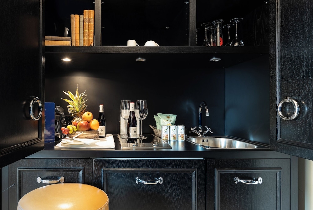 객실 내 식사 공간