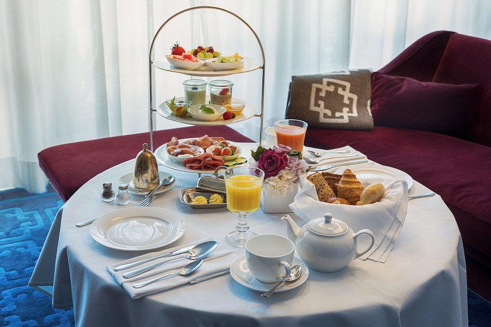 객실 내 식사 공간