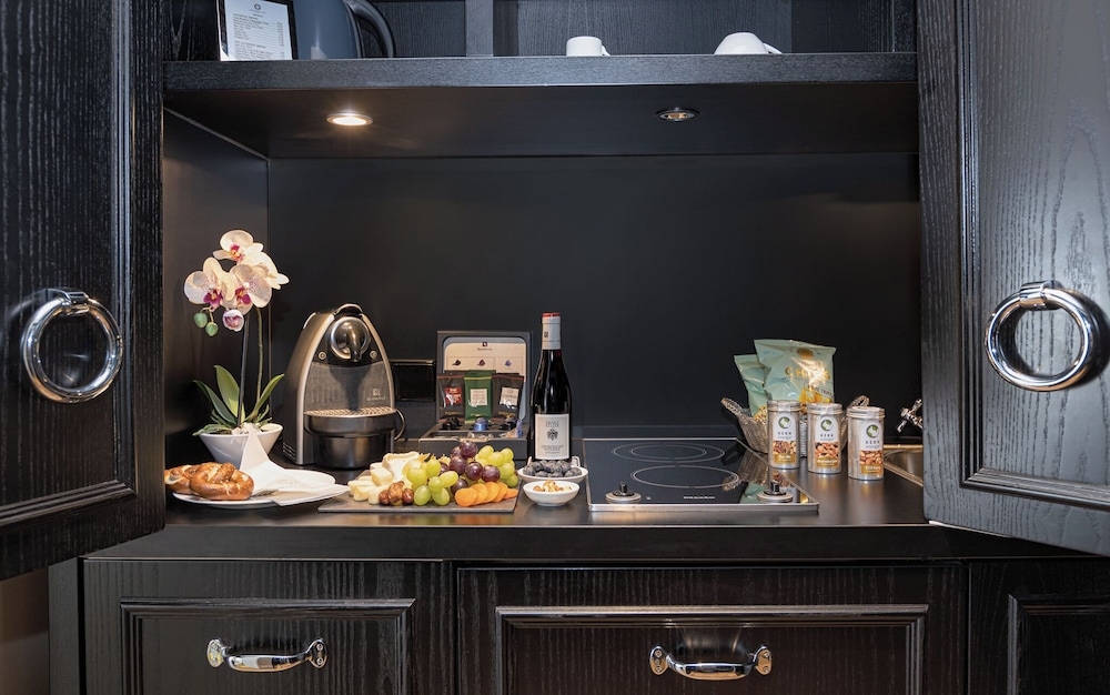 객실 내 식사 공간