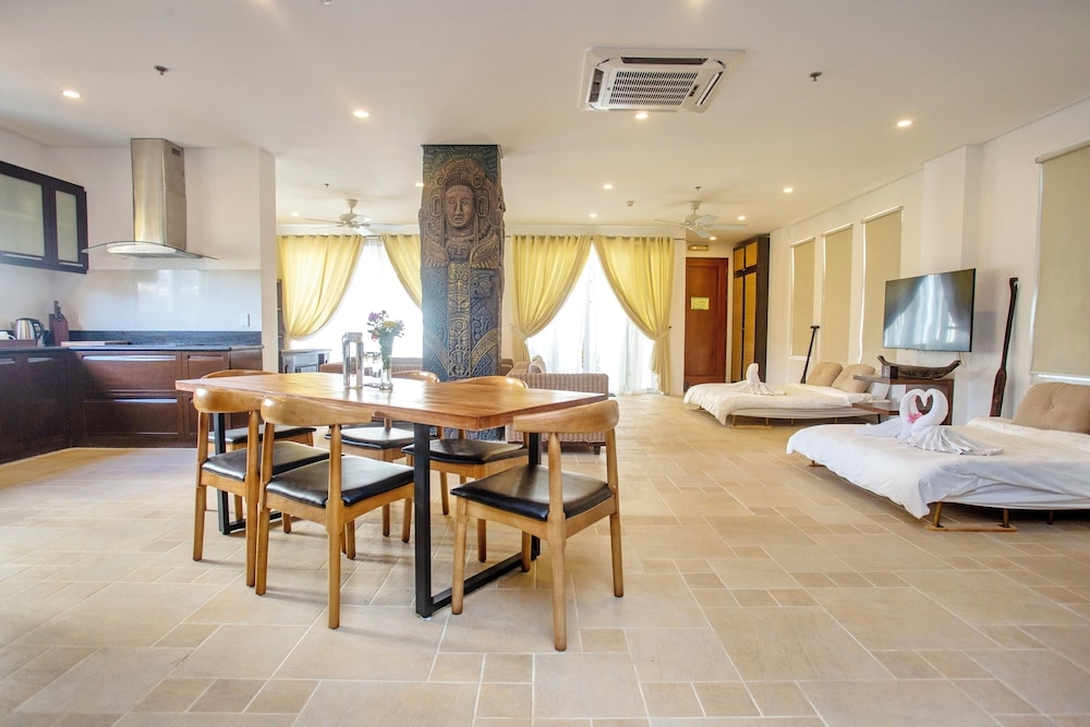 객실 내 식사 공간