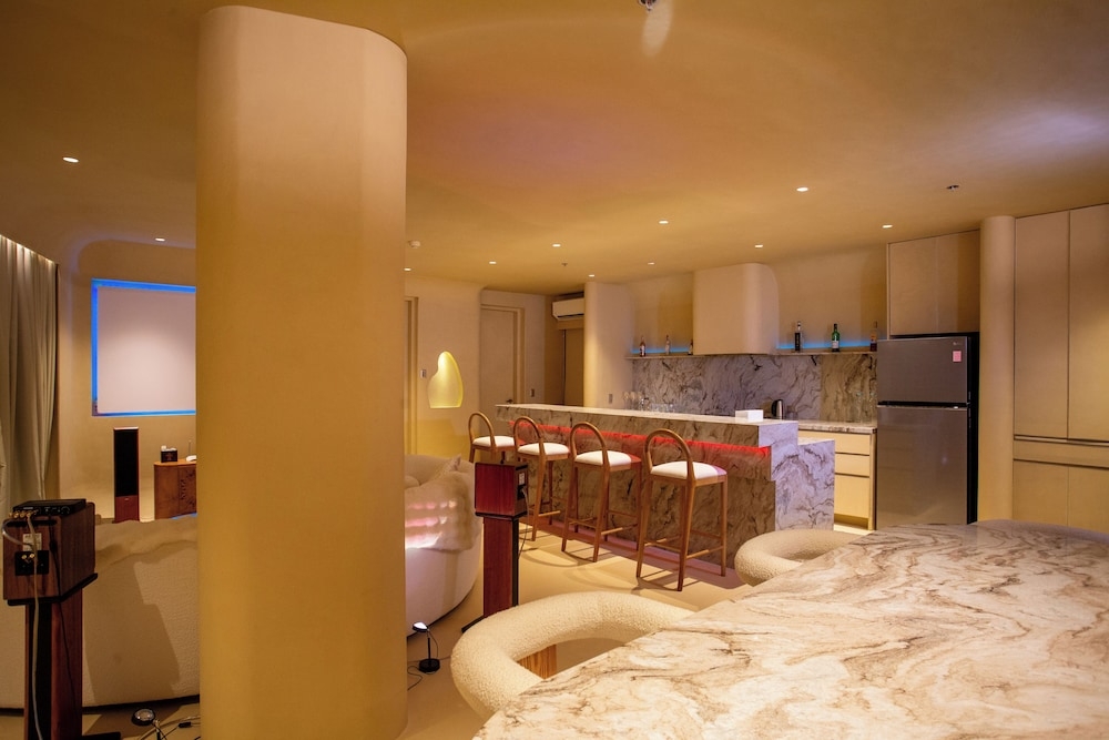 객실 내 식사 공간