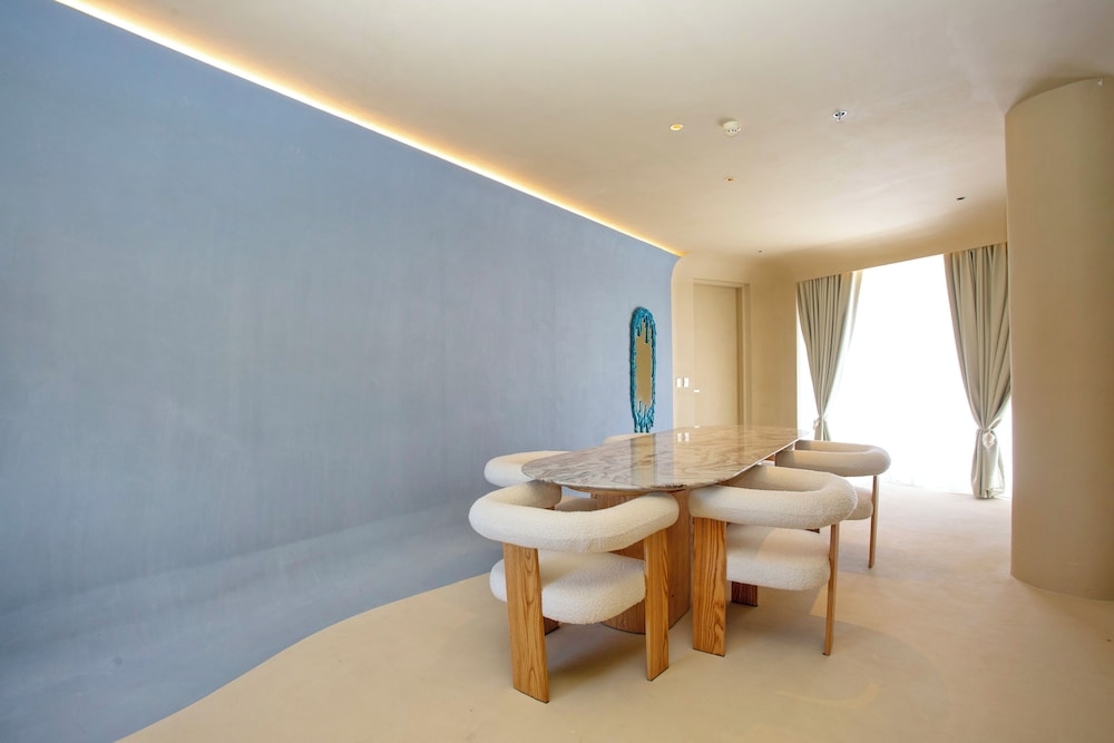 객실 내 식사 공간