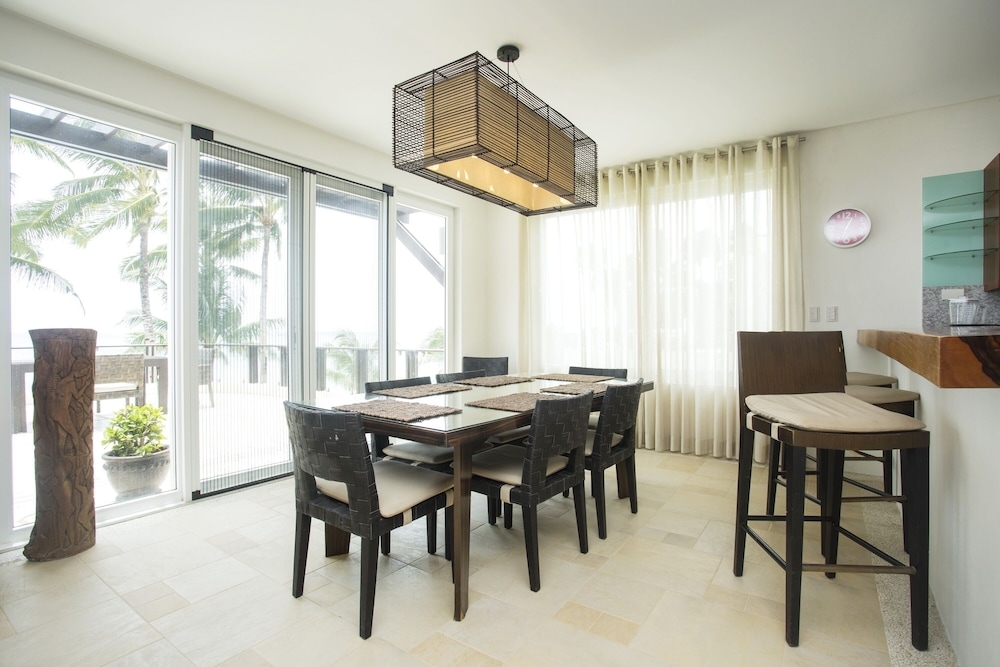 객실 내 식사 공간