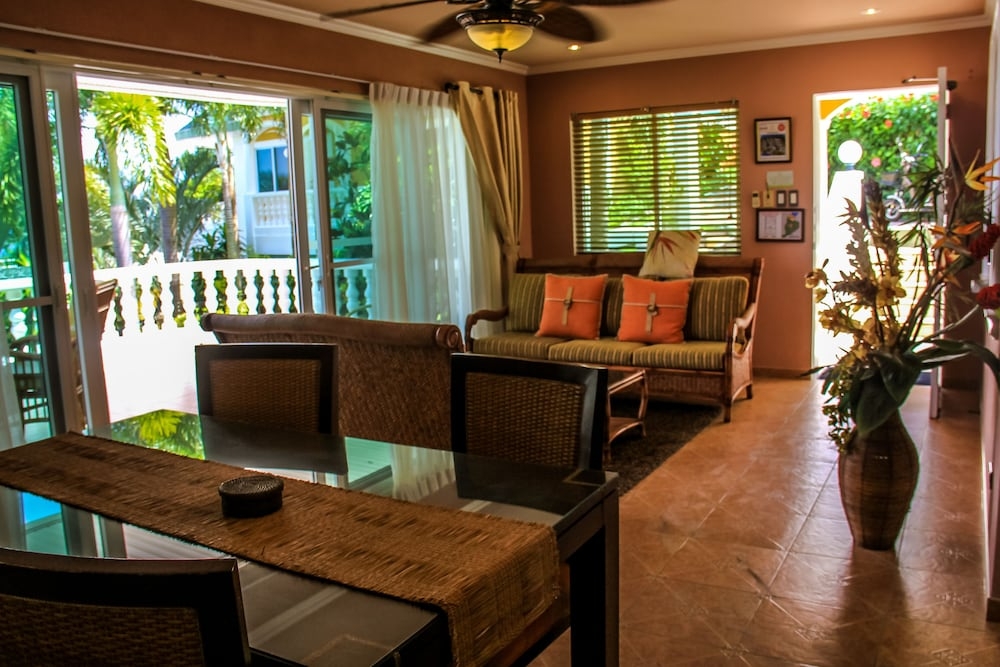 객실 내 식사 공간