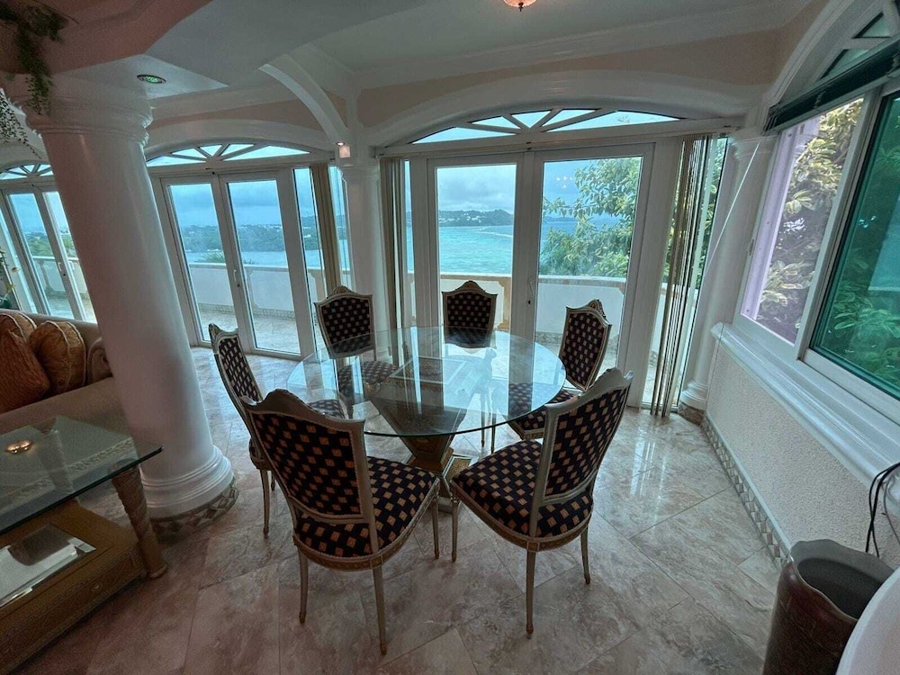 객실 내 식사 공간