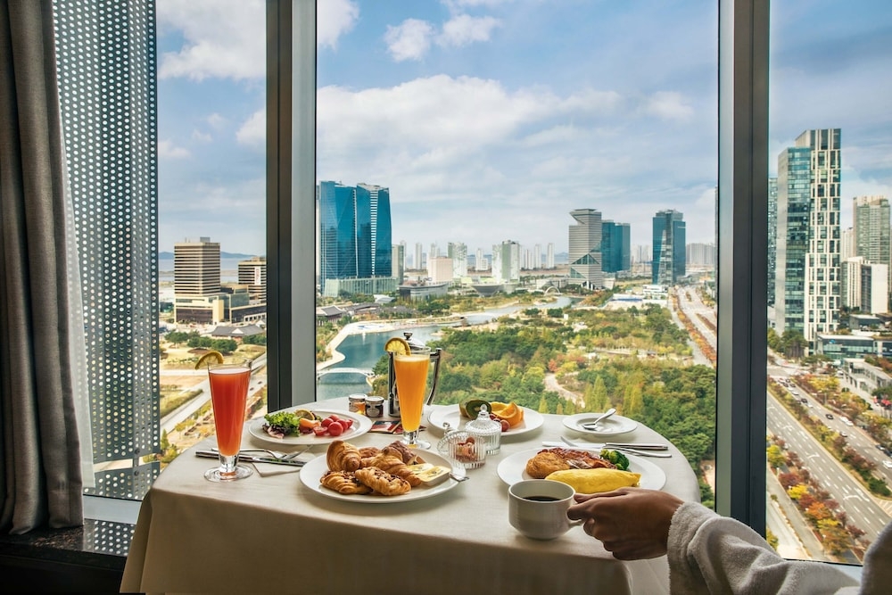 객실 내 식사 공간