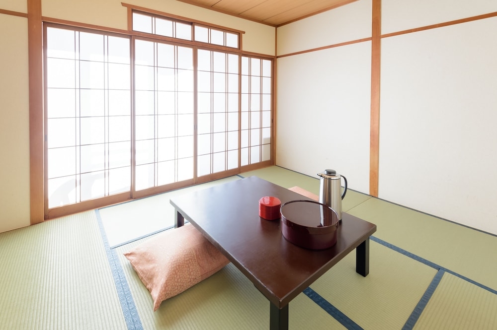 객실 내 식사 공간