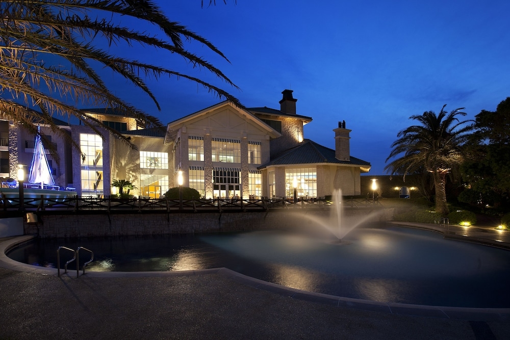 숙박 시설 정면 - 저녁/밤