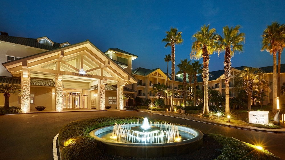 숙박 시설 정면 - 저녁/밤