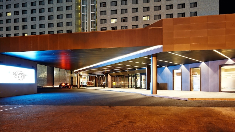 숙박 시설 입구