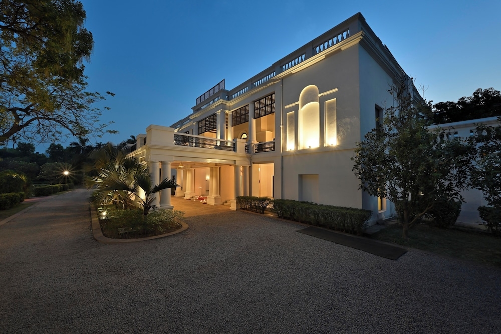 숙박 시설 정면