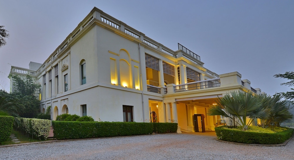 숙박 시설 정면