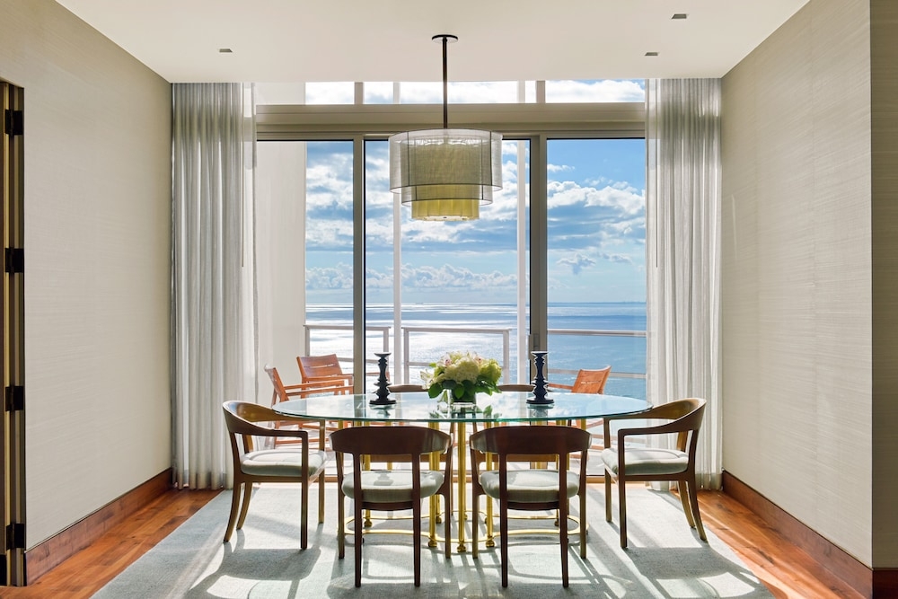 객실 내 식사 공간