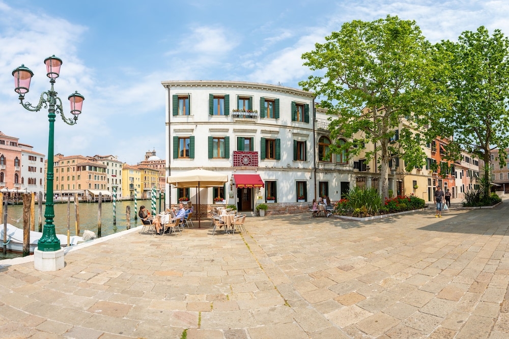 숙박 시설 정면