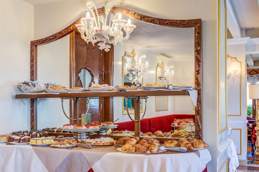 뷔페 아침 식사