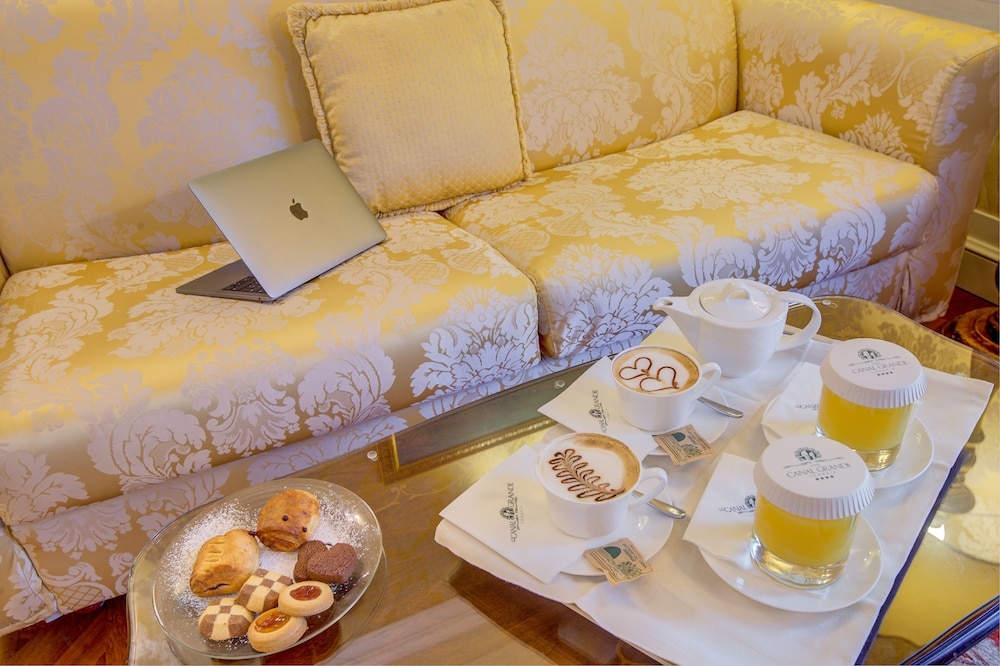 객실 내 식사 공간