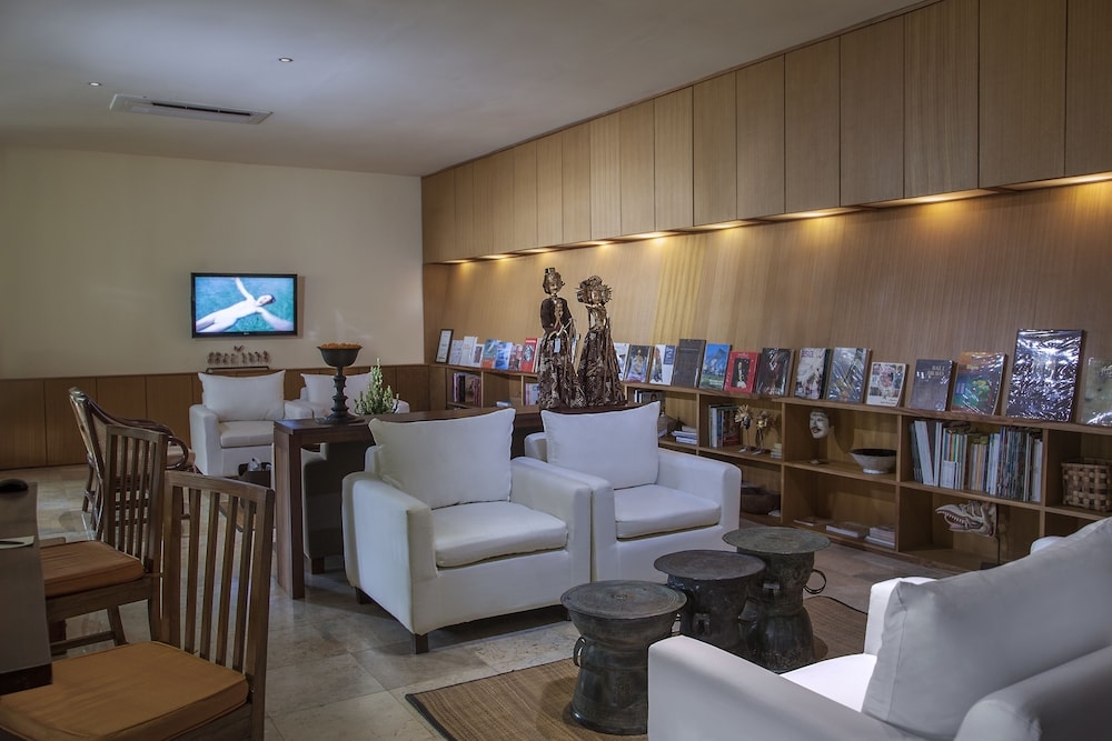 로비 좌석 공간