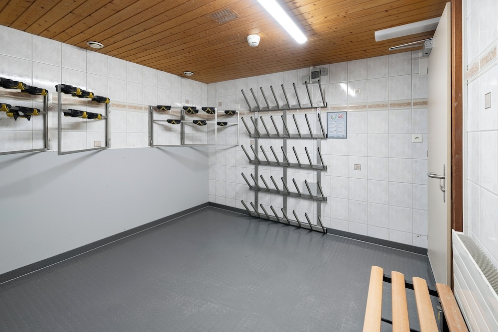 장비 보관 시설