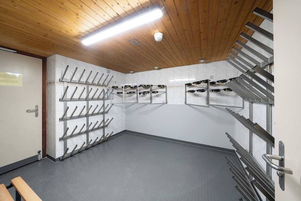 장비 보관 시설