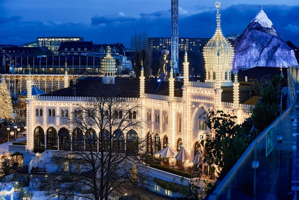 숙박 시설 정면 - 저녁/밤