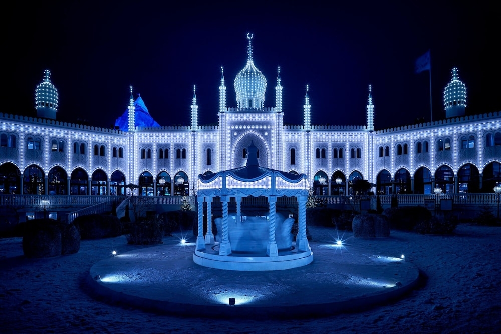 숙박 시설 정면 - 저녁/밤