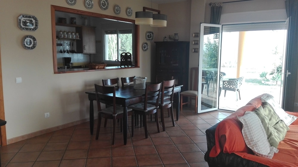 객실 내 식사 공간