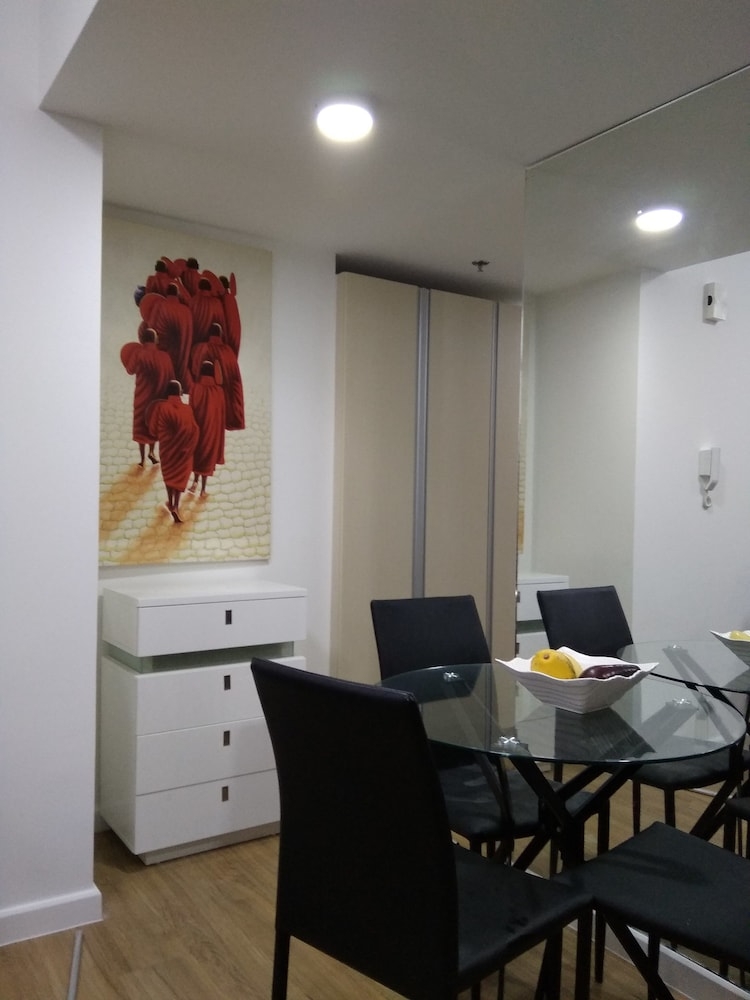 객실 내 식사 공간