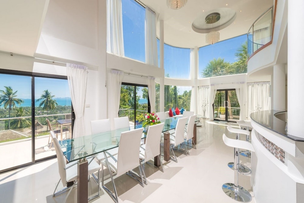 객실 내 식사 공간