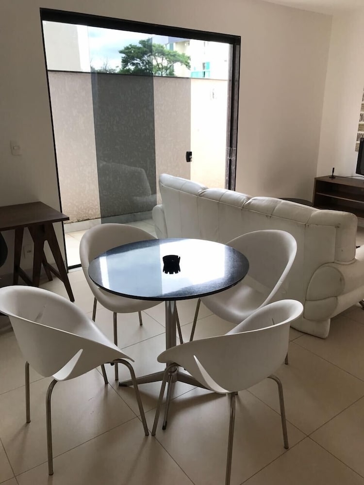 객실 내 식사 공간