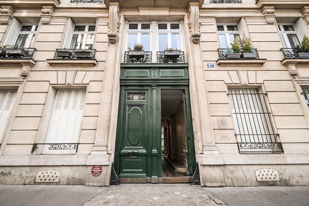 숙박 시설 정면