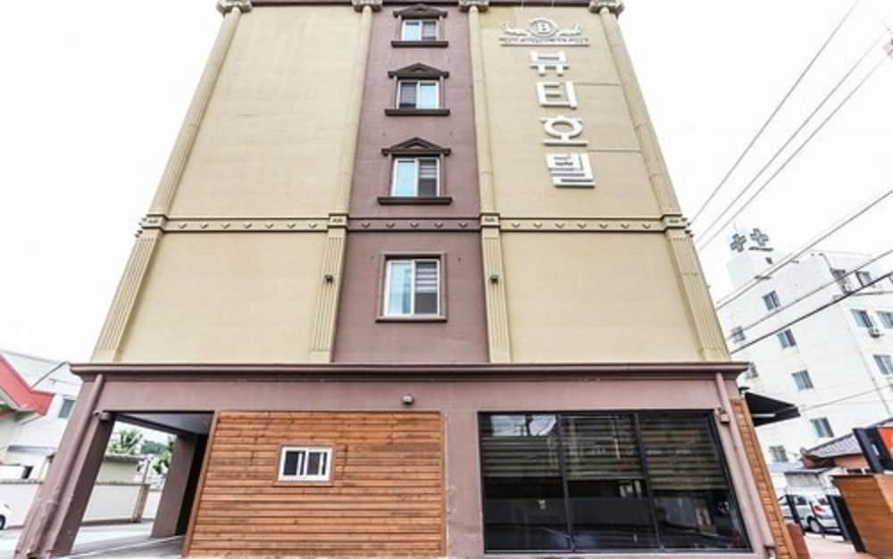 숙박 시설 정면