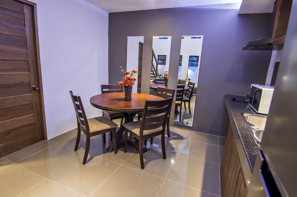 객실 내 식사 공간