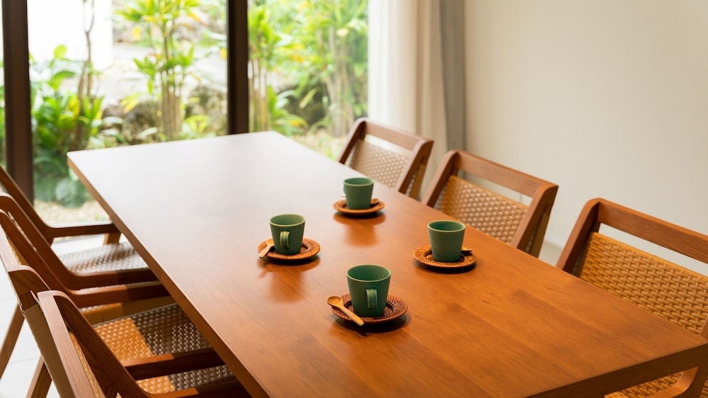 객실 내 식사 공간