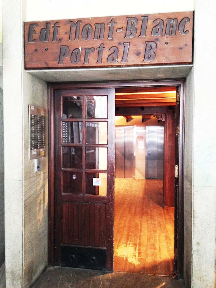 숙박 시설 입구