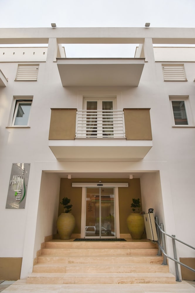 숙박 시설 입구