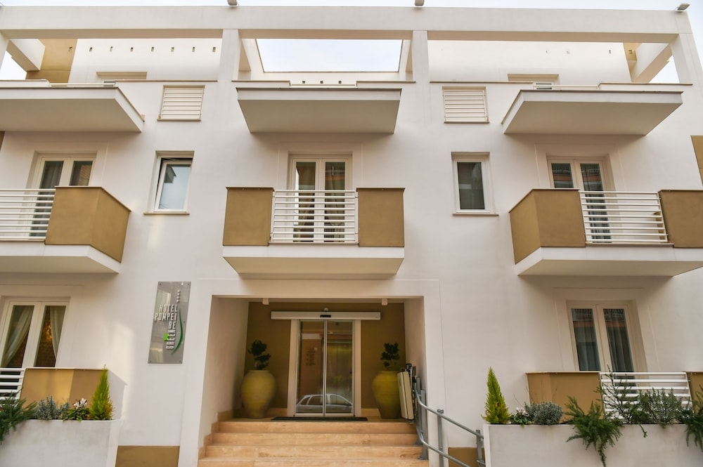 숙박 시설 정면