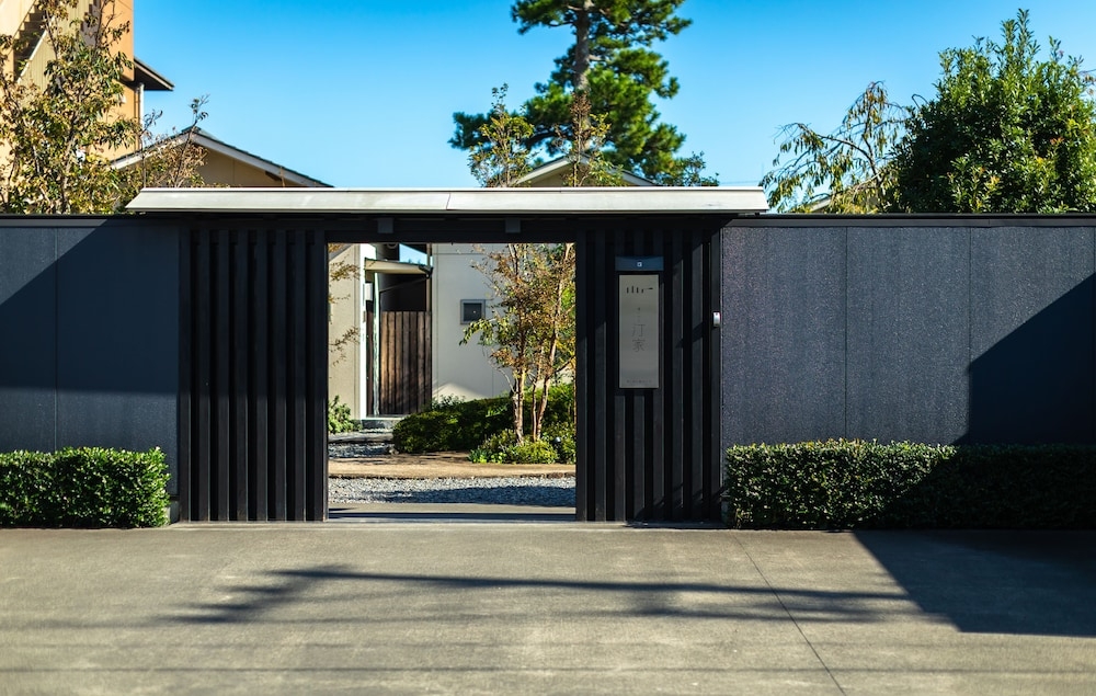 숙박 시설 입구
