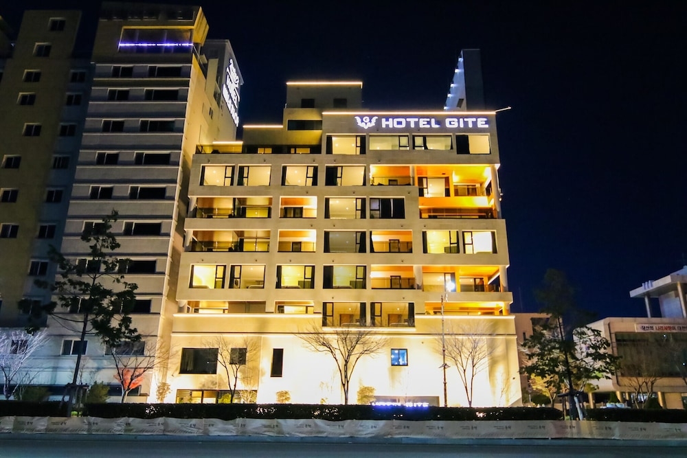 숙박 시설 정면