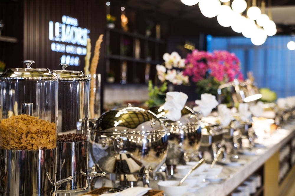 뷔페 아침 식사