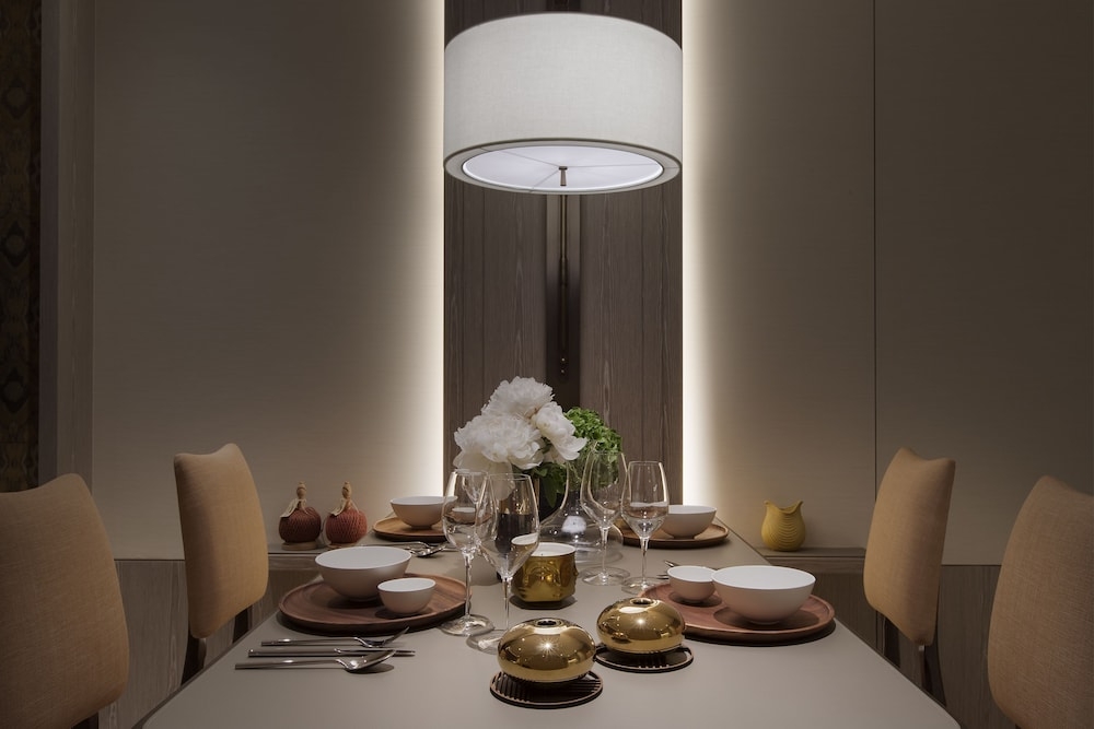 객실 내 식사 공간