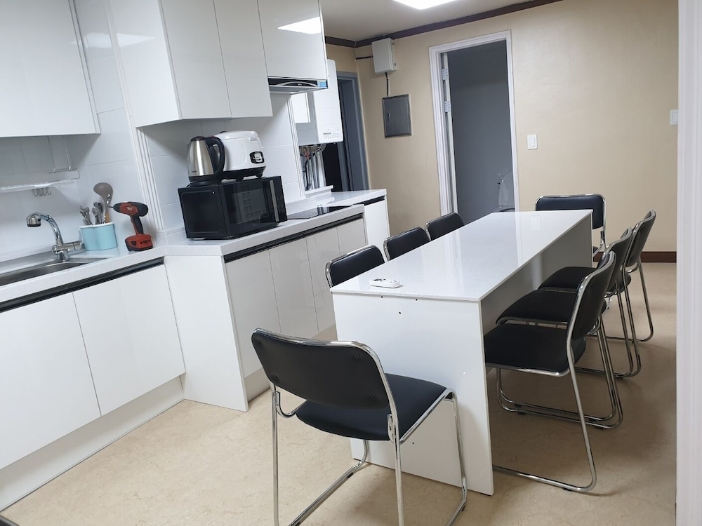 객실 내 식사 공간