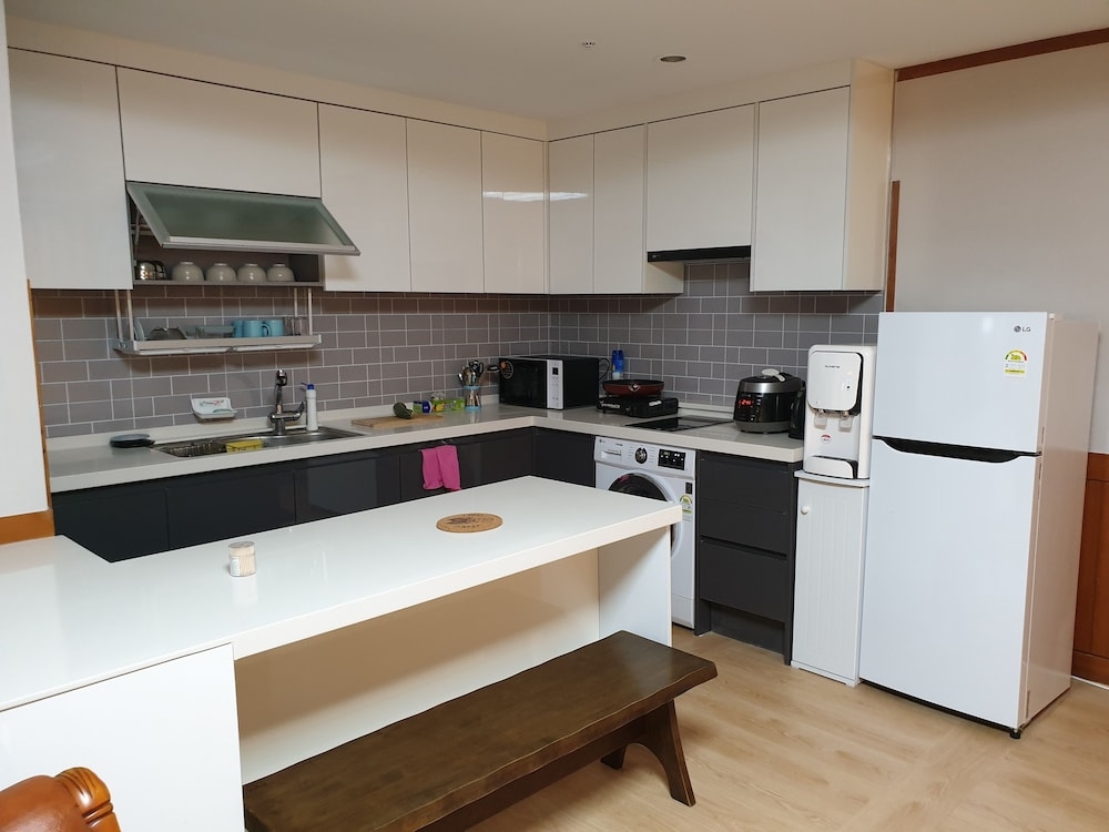 객실 내 식사 공간