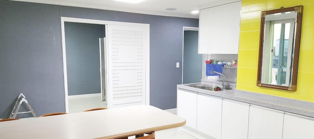 객실 내 식사 공간