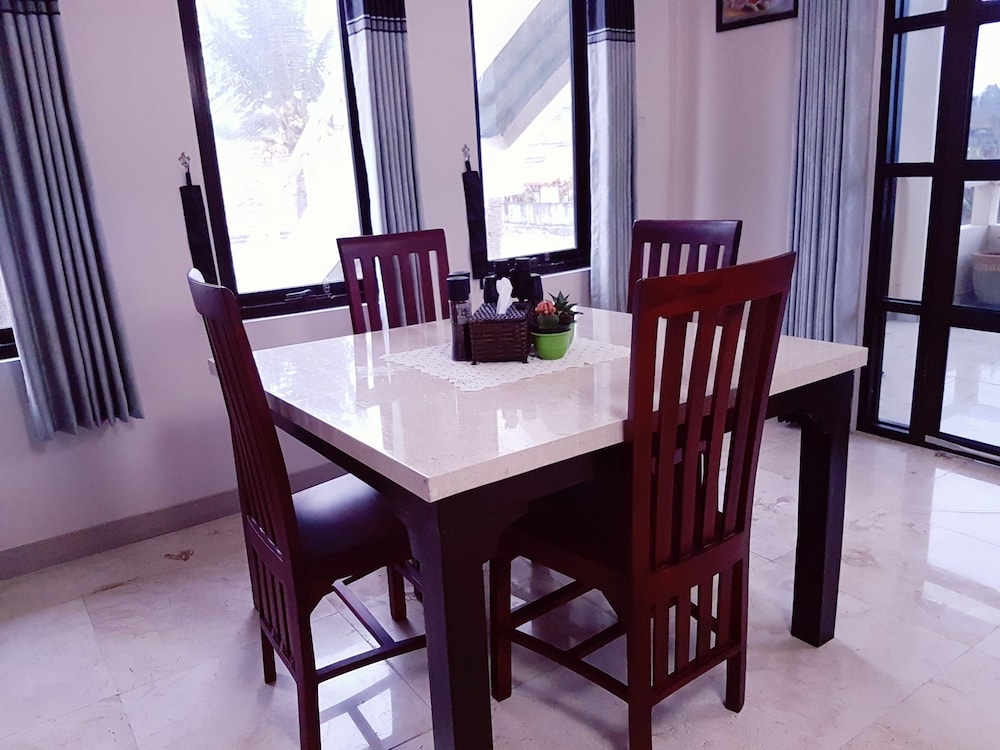 객실 내 식사 공간