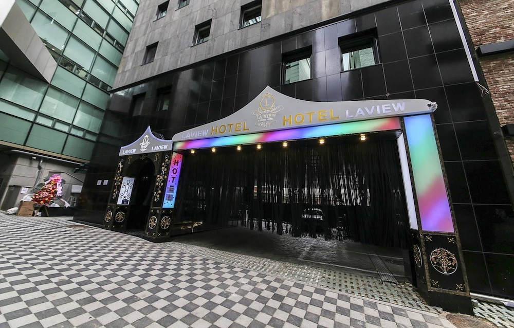 숙박 시설 정면