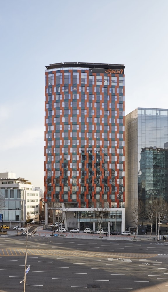 숙박 시설 정면