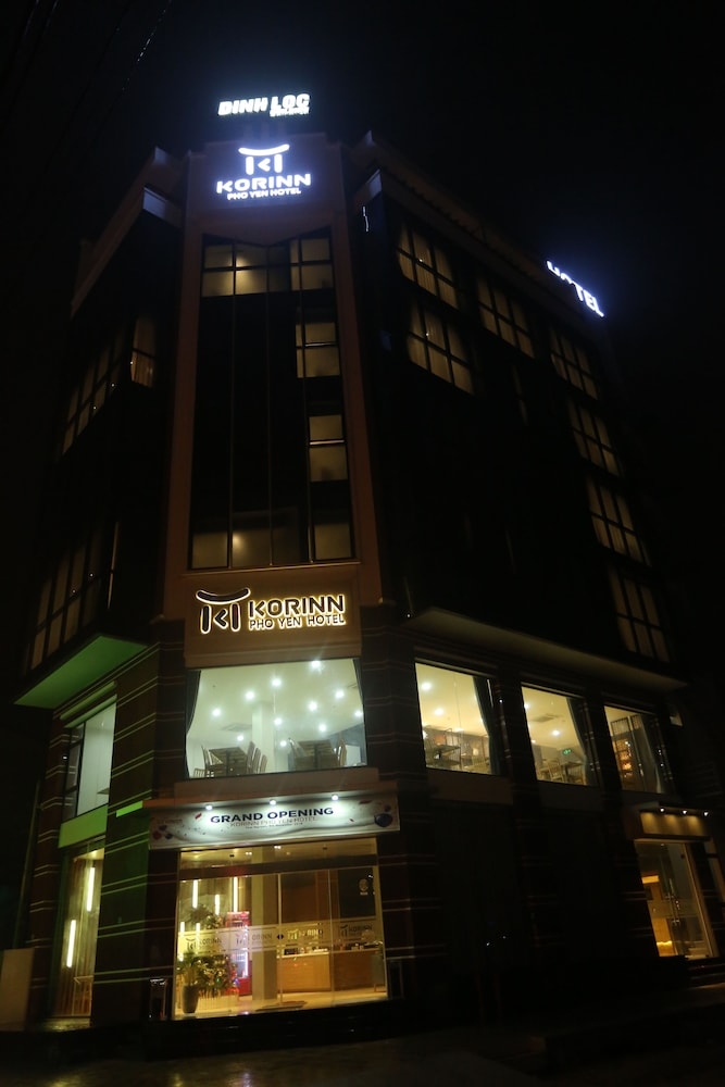 숙박 시설 정면 - 저녁/밤