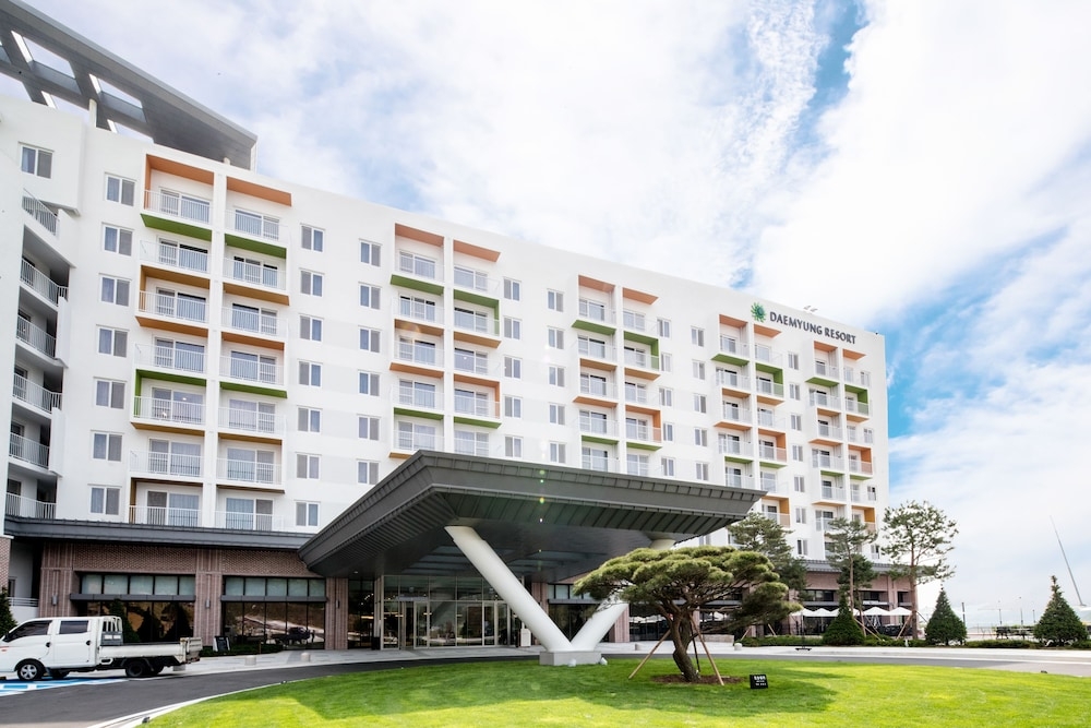 숙박 시설 입구