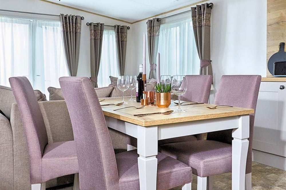 객실 내 식사 공간