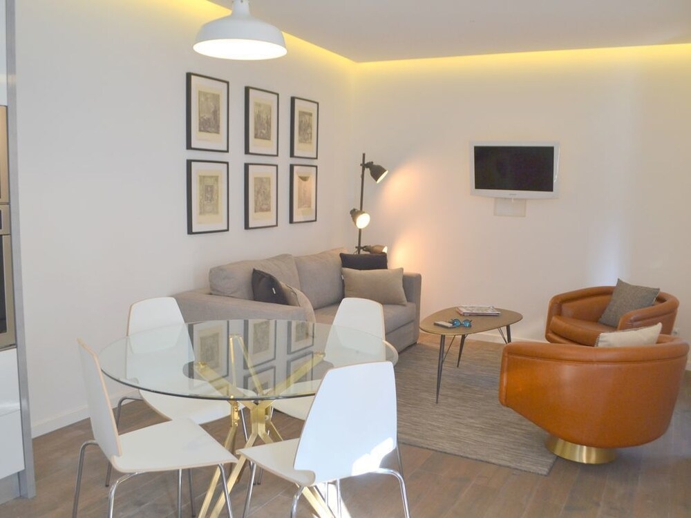 객실 내 식사 공간